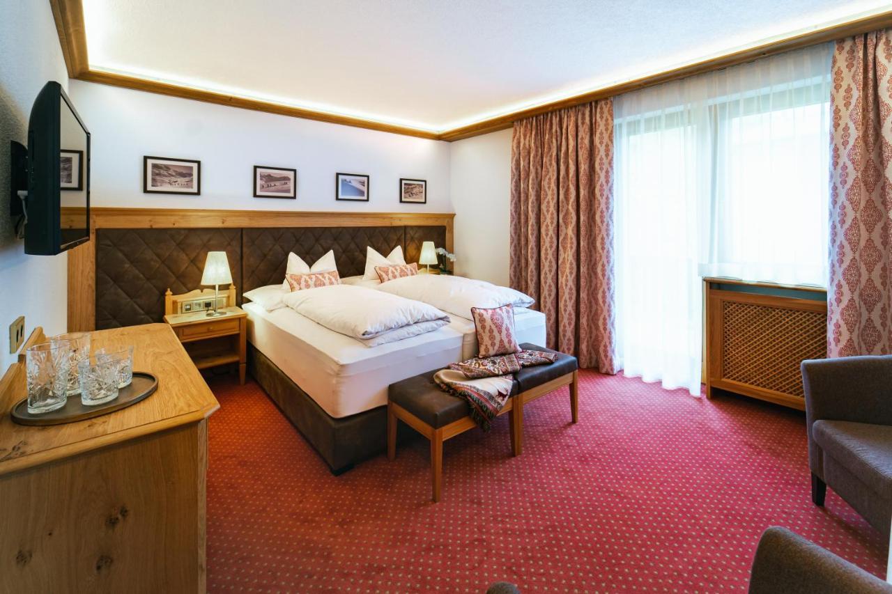 Hotel Ulli Zürs Екстериор снимка
