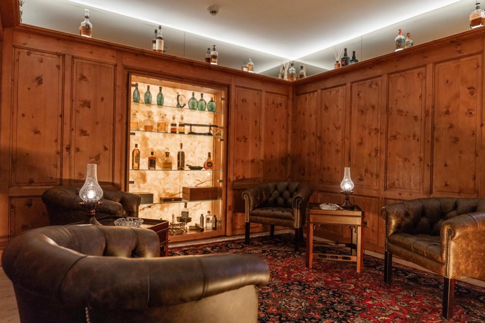 Hotel Ulli Zürs Екстериор снимка